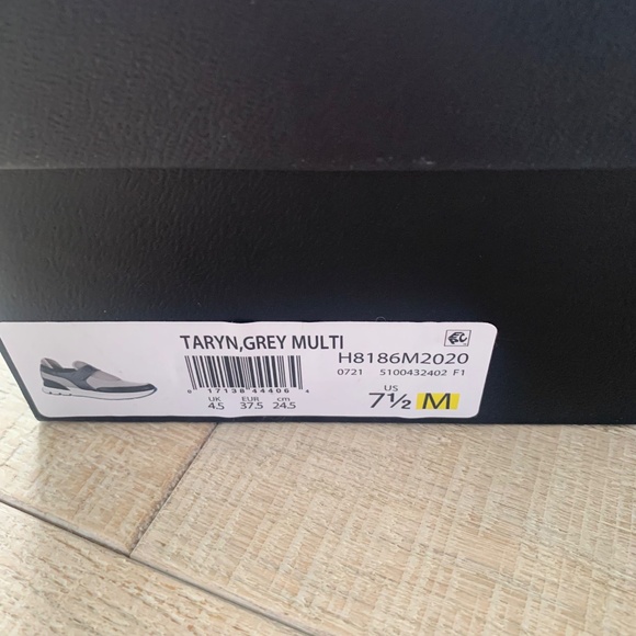 Naturalizer Taryn Gray Sneakers - Picture 6 of 10